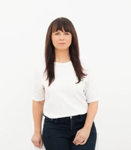 Ragne Valge Taust Crop 262x300